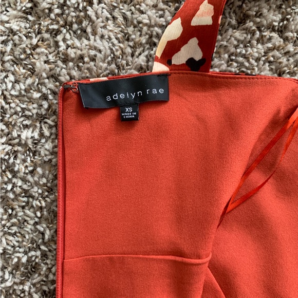 NWOT ADELYN RAE BOW FRONT ABSTRACT JUMPSUIT - Picture 9 of 9